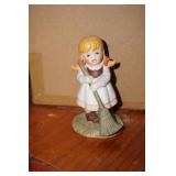 Little Girl w/broom Figurine