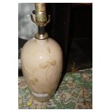 Beige Vtg Lamp w/flowers