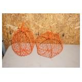 Set of 2 Wire Pumpkins