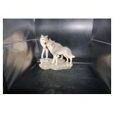 Figurine w/2 wolves