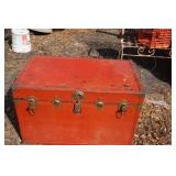 Vtg Red Trunk w/insert
