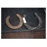 2 Horse Shoes