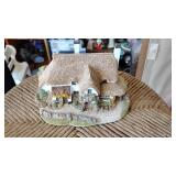 Lilliput Lane Periwinkle Cottage Figurine