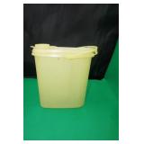 Vtg Yellow Tupperware Beverage Buddy 2 QT
