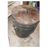 Lg Cast Iron Cooking Pot w/carrying sleeve/lid