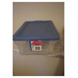 Rubbermaid Storage Container high top blue lid