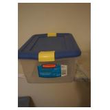 Rubbermaid Storage Container blue top snap topper