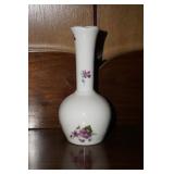 Bud Vase w/purple flowers