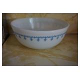 Vtg 4 Qt Pyrex Bowl Cinderella Blue