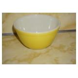 Vtg Pyrex Bowl Yellow 1 1/2 Pint
