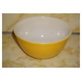 Vtg Pyrex Bowl Yellow 1 1/2 Qt