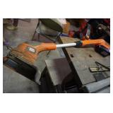 B&D Cordless Weed Eater 18volt w/battery