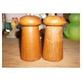 Vtg S&P Shakers