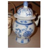 Blue & White Ginger jar w/lid