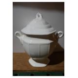 Covered Gravy Server