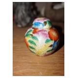 Miniature Ginger Jar w/flowers has lid