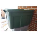 Rubbermaid Green Roughneck Tote with Lid