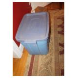 Blue Rubbermaid Roughneck Tote with Lid