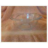 Pyrex Glass Mixing Bowl w/green lid