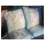 Cluster of 4 Pillows