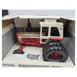 Ertl  1:16 Scale Internation 1456 Tractor With Box