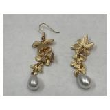 Pair Of Flower Dange+Faux Pearl Earrings