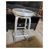 Aluminum Swivel  Bar Stool  15" w x 30"h Like New Aluminum Swivel  Bar Stool  15" w x 30"h Like New