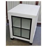 Side Table w Storage  20 x 26 x 26" high VGC Side Table w Storage  20 x 26 x 26" high VGC