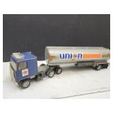 VTG Pressed Steel Ertl Union 76 ToySemi Truck 19" VTG Pressed Steel Ertl Union 76 ToySemi Truck 19"