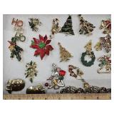 Lot  Vintage Christmas Costume Jewelry Brooches+