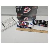 Die Cast Scale 1:24 Mark Martin & Exide Cars