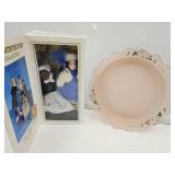 Pink Frosted Plate & 2 Gone with the Wind Dolls