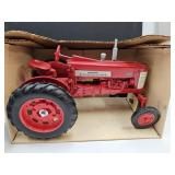 Ertl  Farmall 350  Toy Tractor Diecast 1/16 W Box