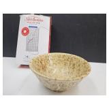 Splatter Ware Pottery Bowl 9" W & King Size Heatig