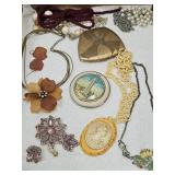 Vintage Costume Jewelry Compacts, Cameo +