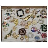 BEAUTIFUL Vintage Costume Jewelry Brooches ++
