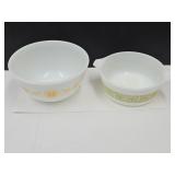 2 Pyrex Glass Bowls #402 & #472