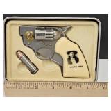 Gun & Ammo Knife WILD BILL HICKOK