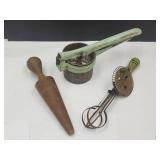Primitive Green Juicer, Mashe & Mixer