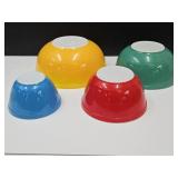 Vintage Nice  Pyrex Nesting Bowl Set