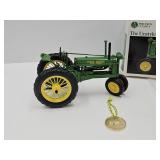 John Deere Model B Ertl Tractor 1:16 with Box