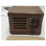 VTG Trav-ler Tube Radio