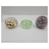 2 Unmarked Paper Weights Spheres,Flower Frog