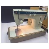 Vtg Singer Fashion Mate #257 Sewing Machine Works