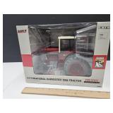 CASE IH 1086 1/16 Scale Metal Toy Tractor w Box