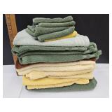 14 Hand Towels, 5  Wash Cloths & 1 Bath Towel