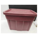 Rubbermaid 18 Gsl Storage Tote