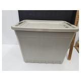 27 Gal Sterilite Storage Tote