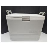 Igloo Electric Cooler with Power Supply  21 x 17"