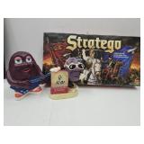 VTG California Raisins Banks & Stratego Game